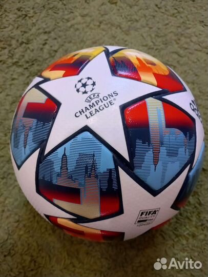 Футбольный мяч профессиональный