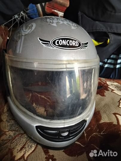 Продам шлем, немножко покацанный, 1 владелец