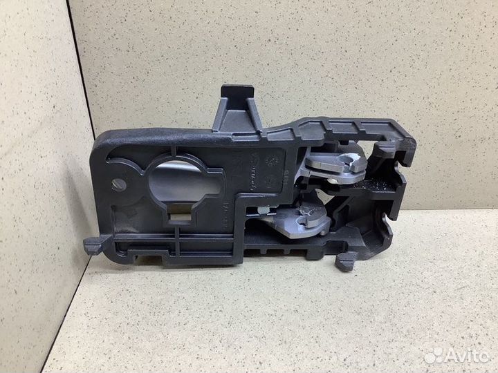 Ручка двери внутренняя левая Hyundai Solaris седан