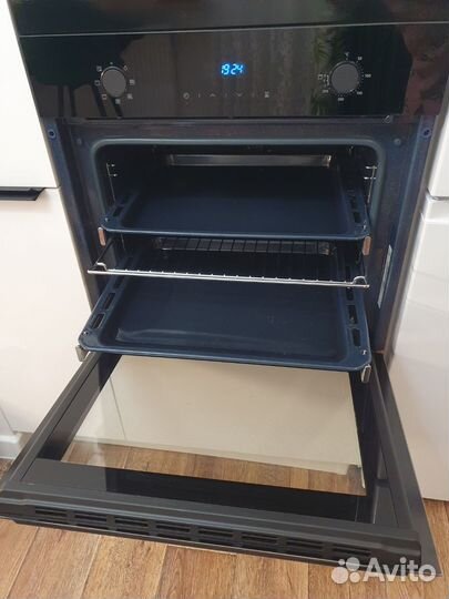 Электрический духовой шкаф Samsung NV68A1145CK