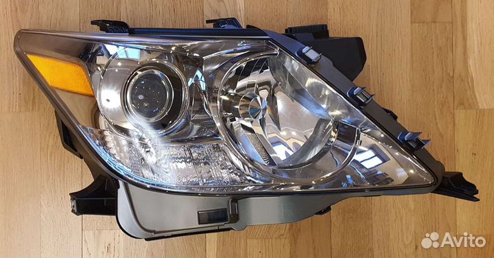 Фара правая Lexus LX570 новая (81145-60D50)