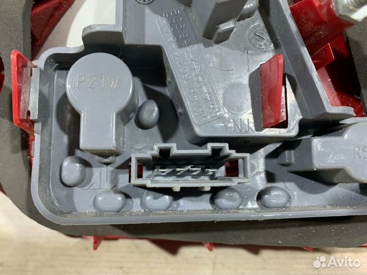 Фонарь задний левый внутренний Volkswagen Jetta VI