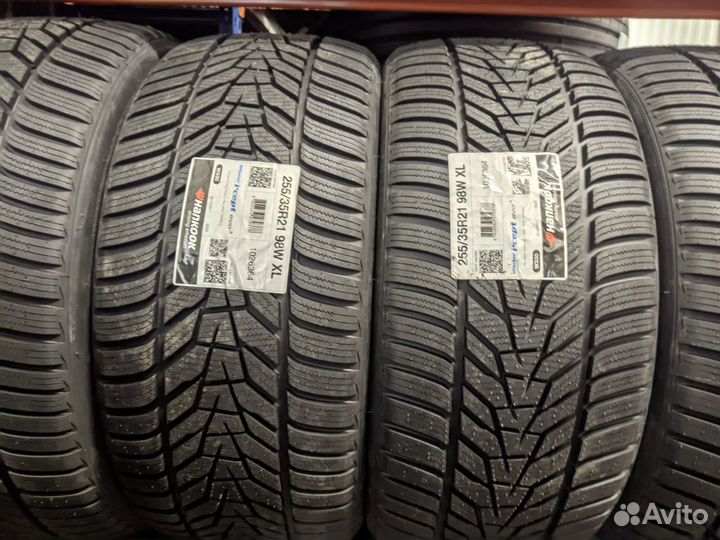 Hankook Winter I'Cept Evo 3 W330A 255/35 R21 и 285/30 R21 98W