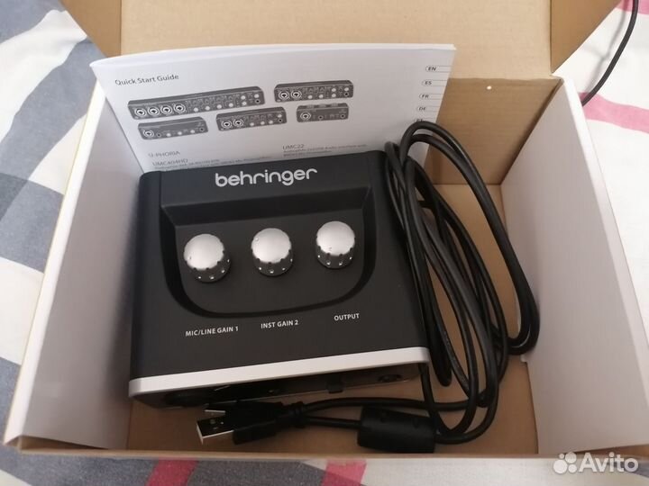 Звуковая карта behringer um2