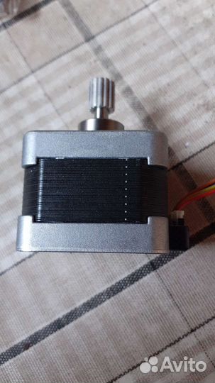 Шаговый двигатель