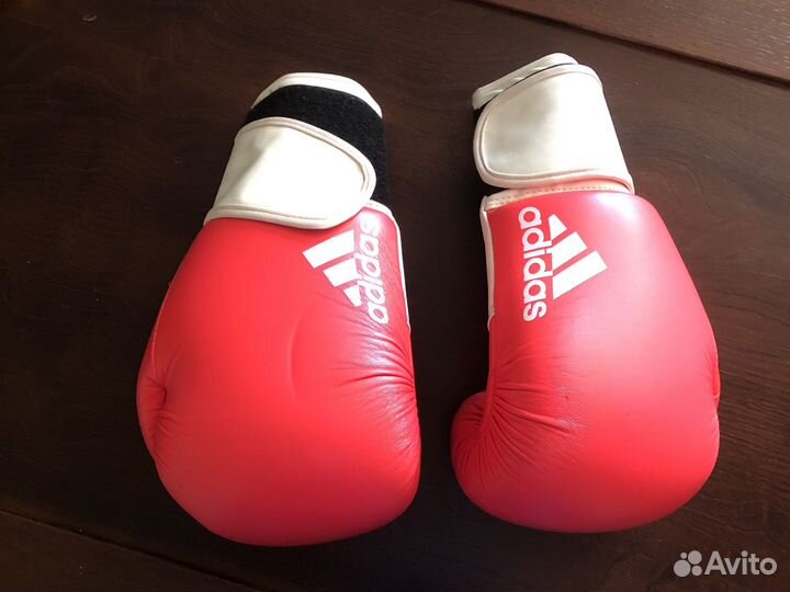 Боксерские перчатки adidas
