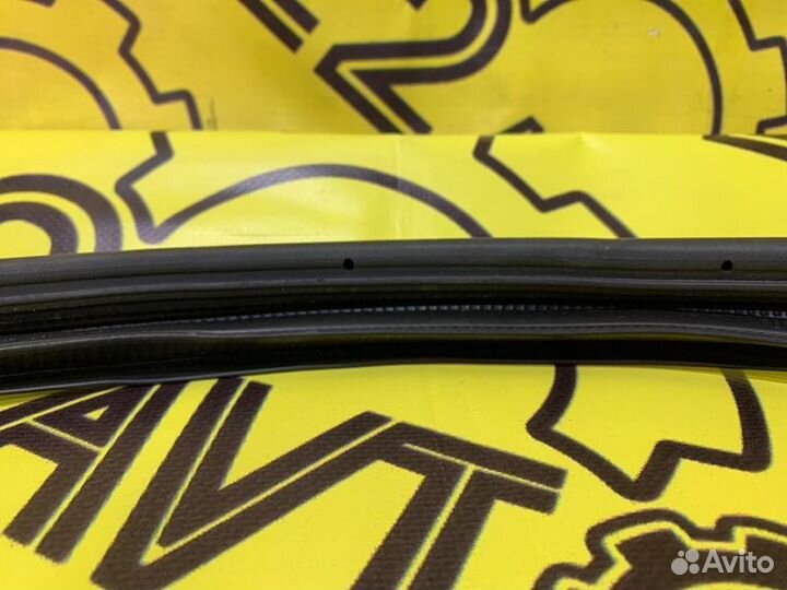 Уплотнитель проема двери задний правый Subaru