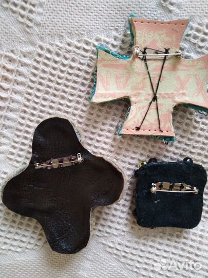 Брошь ручной работы из бисера