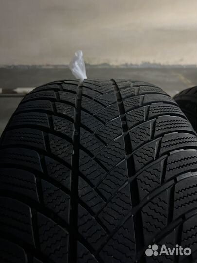 Bridgestone Blizzak LM-001 285/45 R21