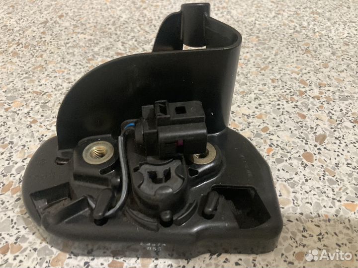 Замок сдвижной двери правый на VW