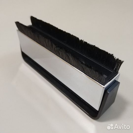 Щетка карбоновая для очищения пластинок Goka