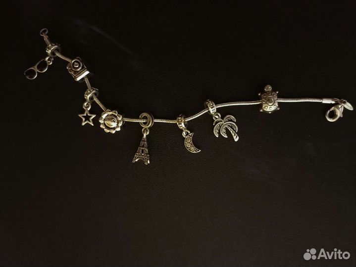 Браслет с шармами