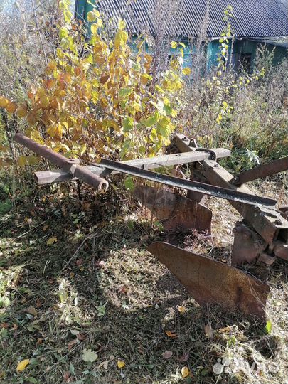 Плуг трех корпусной