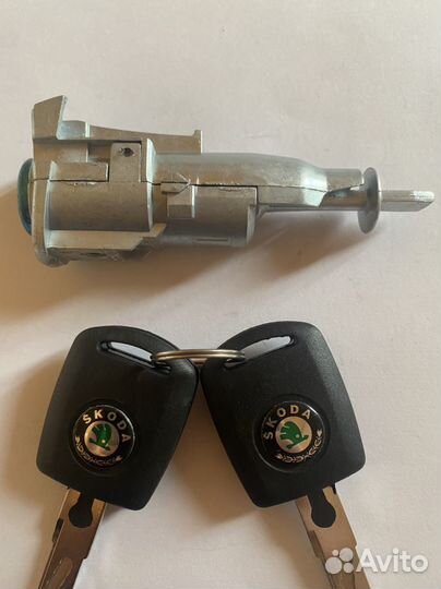 Личинка замка двери Шкода Октавия А5