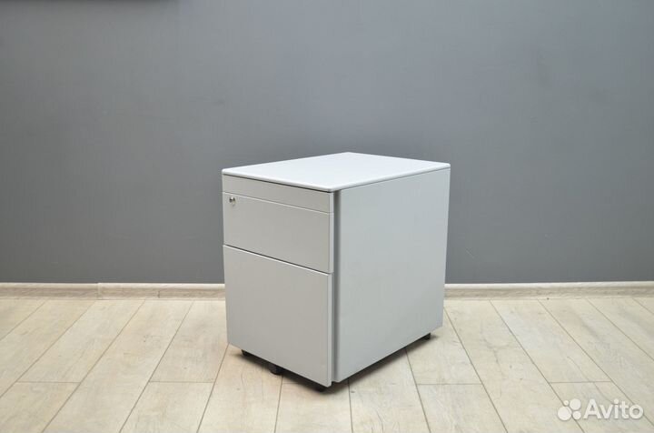 Тумба металлическая 3 ящика на колёсах