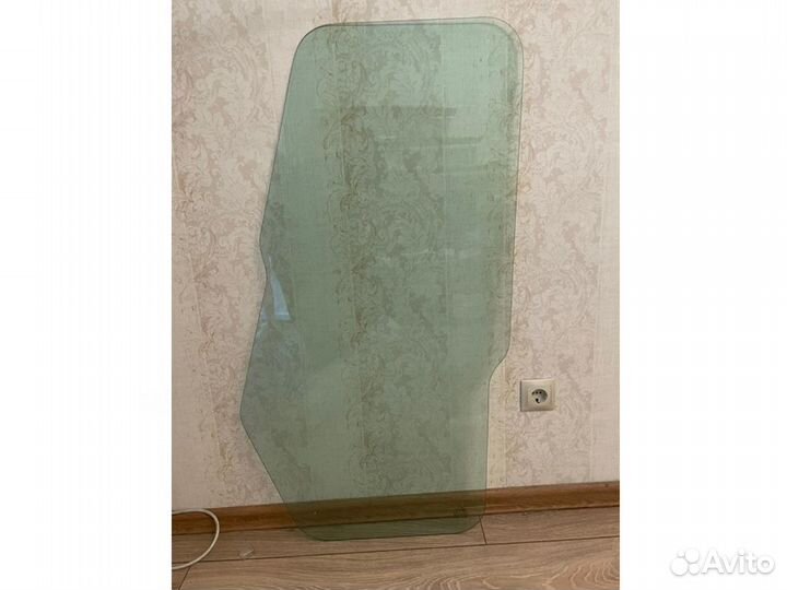 Стекло лобовое левое нижнее JCB