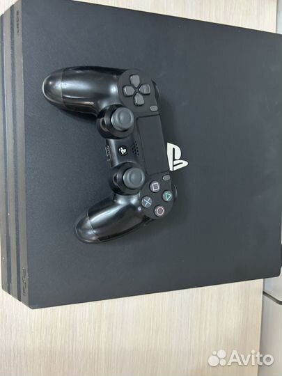 Sony PS4 pro 1tb + 2 контроллера