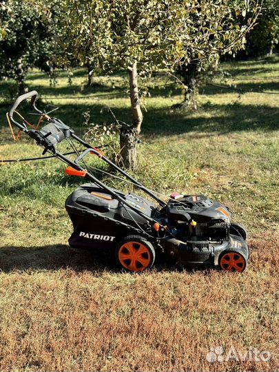 Газонокосилка бензиновая самоходная