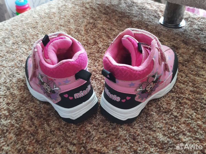 Кроссовки для девочки