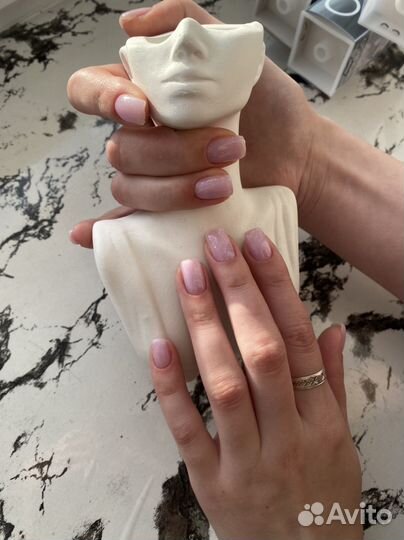 Маникюр в салоне