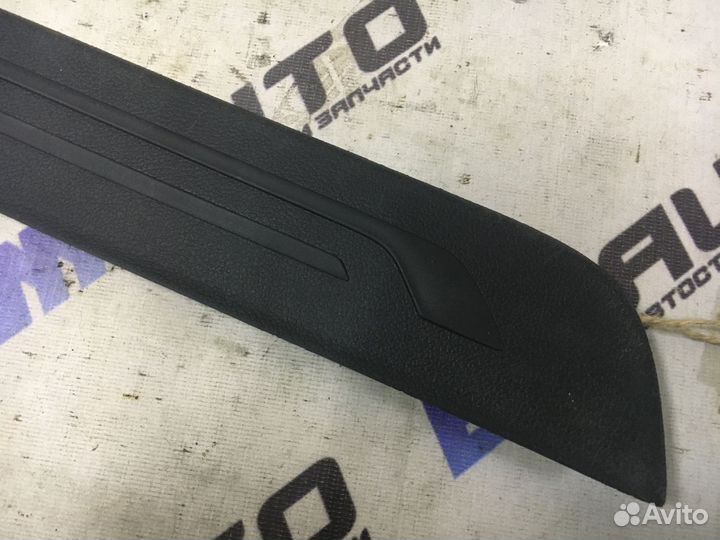 Накладка порога передняя правая Киа Сид 2