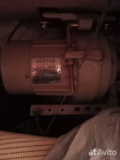 Швейная машинка скорняжка со столом