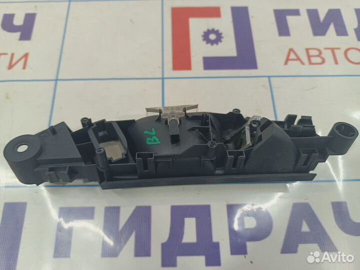 Ручка двери задней внутренняя левая Audi Q7 (4L) 4