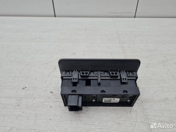 Кнопка открывания багажника Land Rover Evoque L538