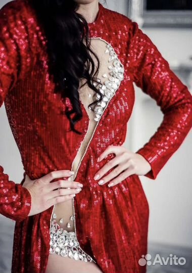 Вечернее платье в пол в пайетках с камнями