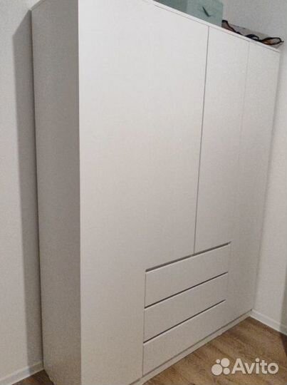 Шкаф распашной белый 160 см с выдвижными ящиками