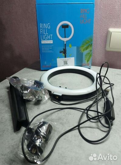 Кольцевая лампа со штативом новая