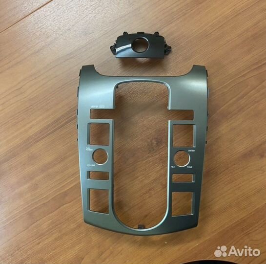 Штатная магнитола и рамка на KIA Cerato II