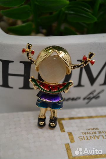 Брошь Девочка