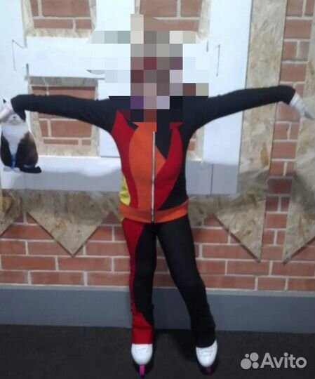 Утепленный костюм для фигурного катания