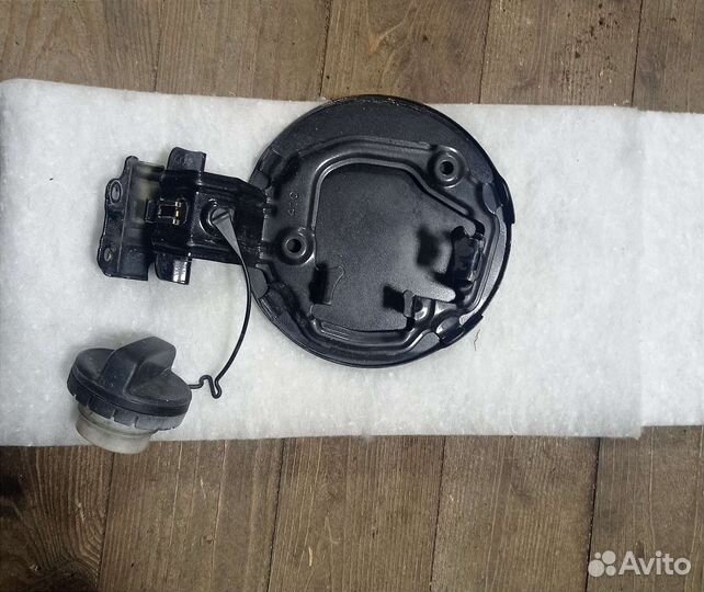 Лючок бензобака Toyota RAV4 CA40 2012-2018