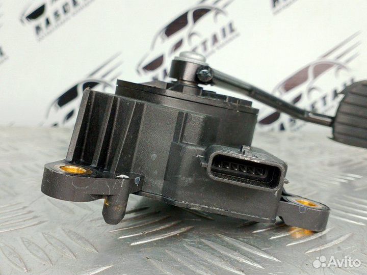 Педаль газа Nissan Note E11 HR16DE 2009