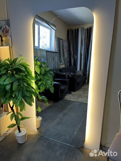 Зеркало с подсветкой в полный рост