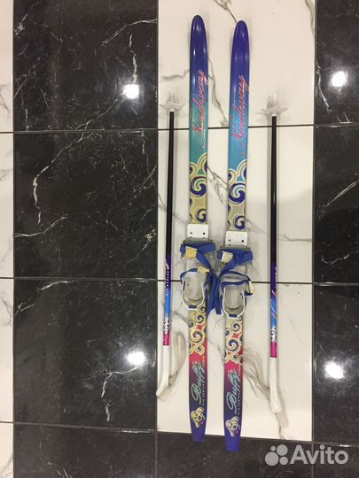 Продам лыжи 110 см на обувь