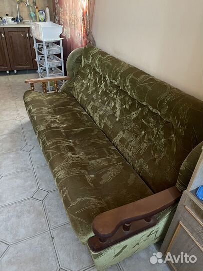 Диван зеленый