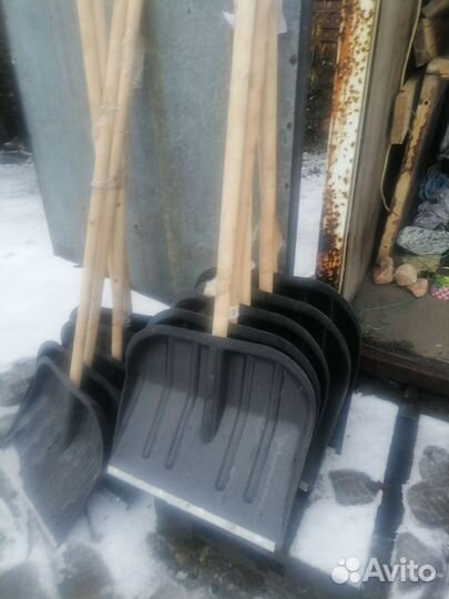 Лопата для уборки снега