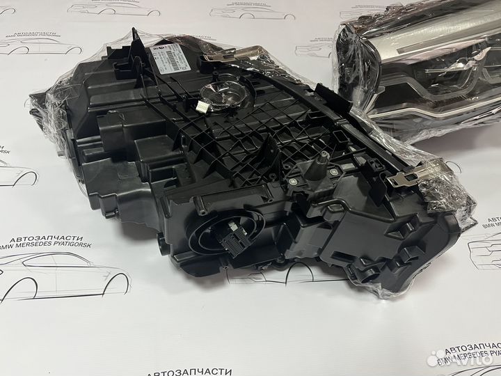 Комплект передних фар BMW G30 LED adaptive