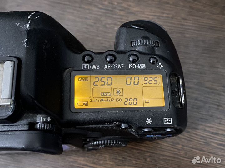 Зеркальный фотоаппарат Canon 5D mark ii