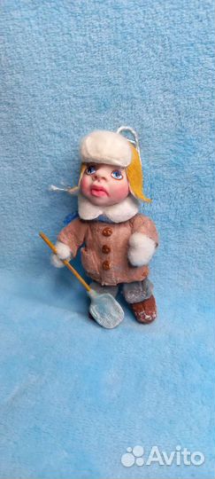 Ватная игрушка. Мальчик с лопаткой