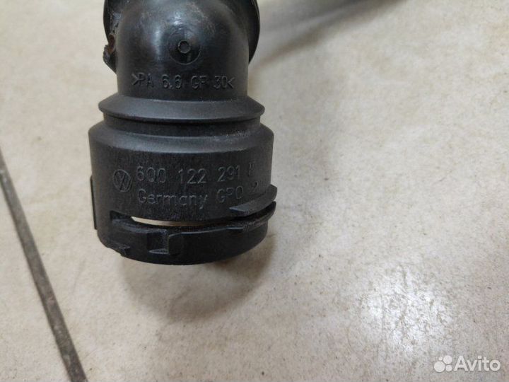 Патрубок системы охлаждения Volkswagen Passat B6