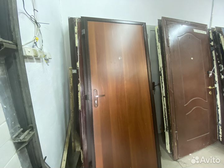 Дверь входная металлическая бу