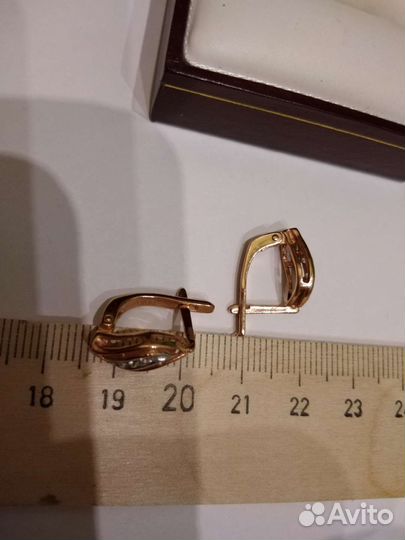 Золотые серьги 585 пробы с фианитами