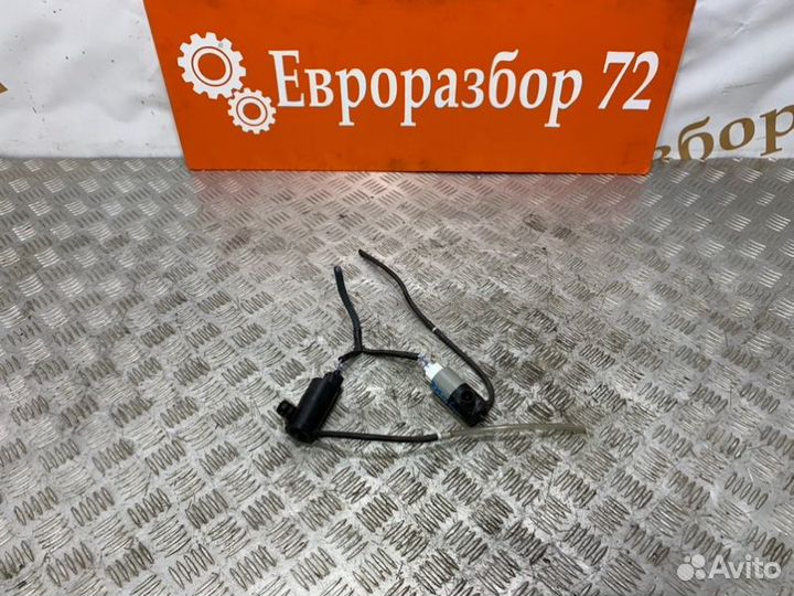 Насос омывателя Toyota Auris ZRE151