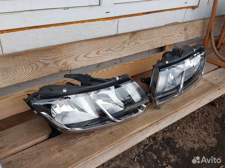 Фара передняя 260607796R Рено Логан 2