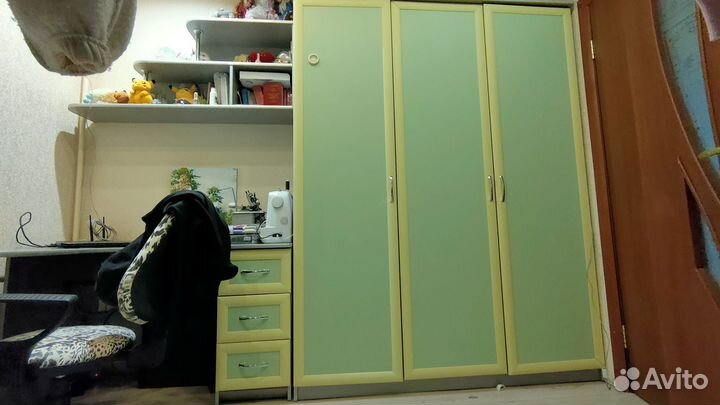 Кровать двухьярусная, шкаф, стол, детская