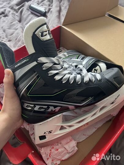 Коньки хоккейные